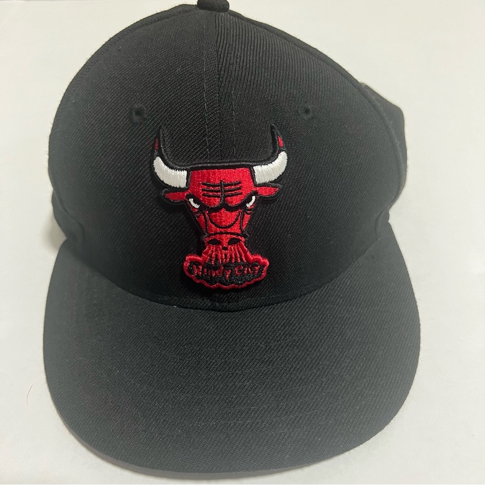 Chicago bulls black and red hat